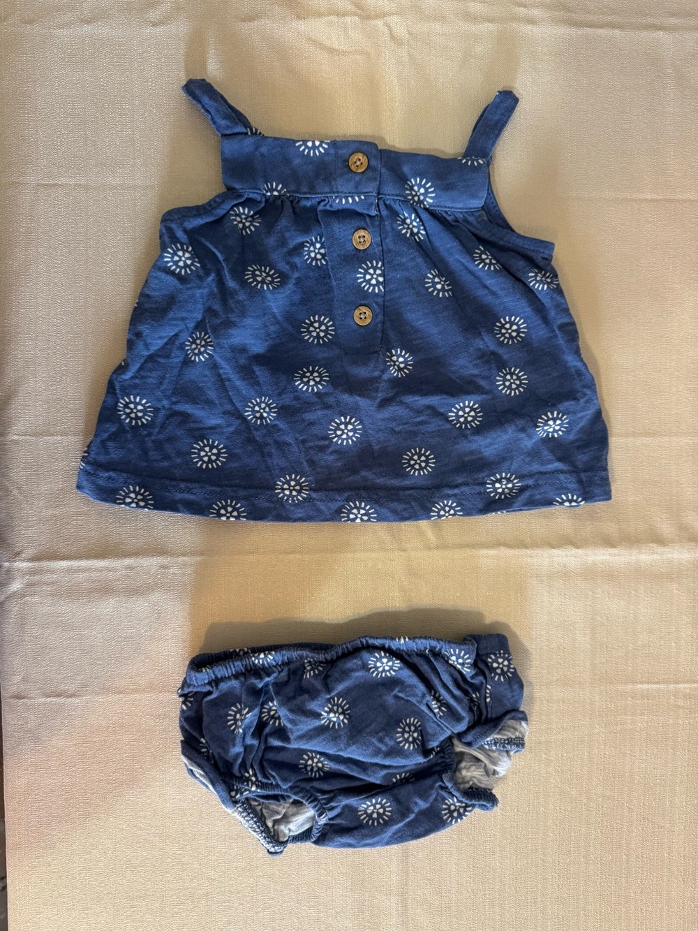 Carter's baby girl 2 piece set. Blue & white design. Top & diaper cover 3 months